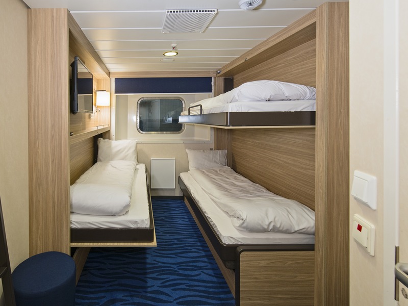 Polar Outside | Middle deck for up to 3 travellers